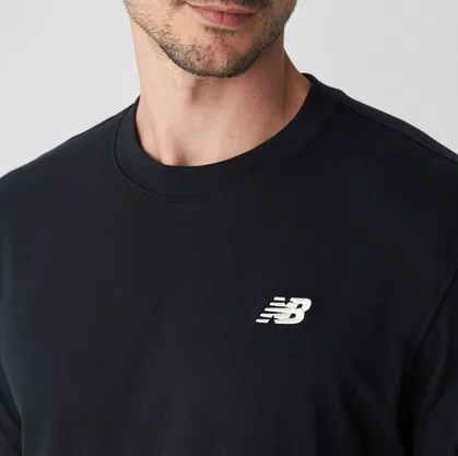 Camiseta New Balance Essentials Sl