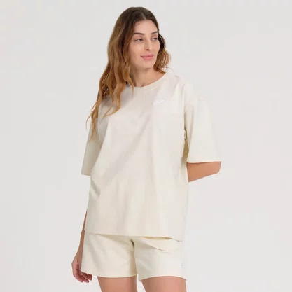 Camiseta New Balance Oversized Small Logo Camiseta New Balance Oversized Small Logo