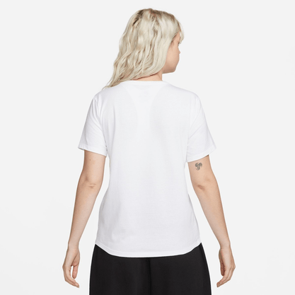 Camiseta Nike Sportswear Club Essentials