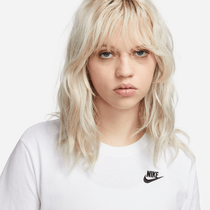Camiseta Nike Sportswear Club Essentials