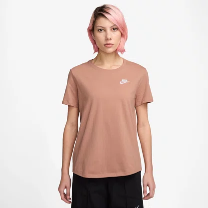 Camiseta Nike Sportswear Club Essentials