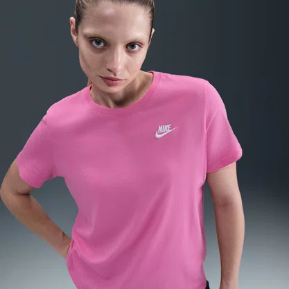 Camiseta Nike Sportswear Club Essentials