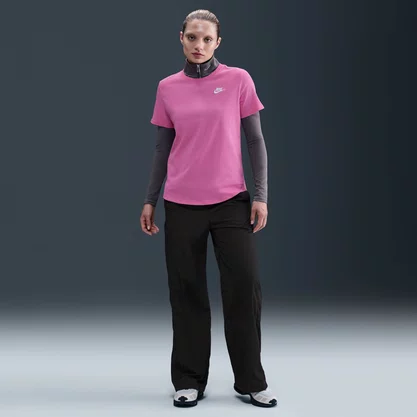 Camiseta Nike Sportswear Club Essentials
