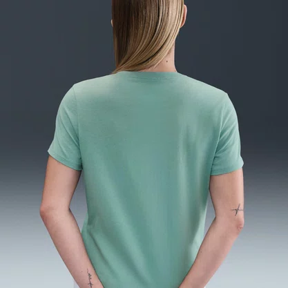 Camiseta Nike Sportswear Club Essentials