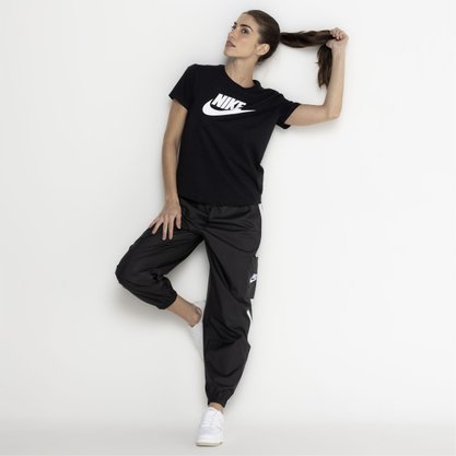 Camiseta Nike Sportswear Essentials