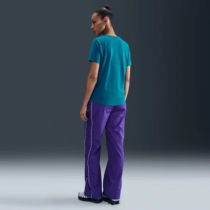Camiseta Nike Sportswear Essentials