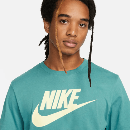 Camiseta Nike Sportswear Icon Futura