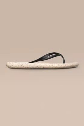 Chinelo Live Corky