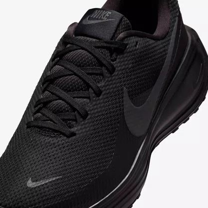 Tênis Nike Revolution 8