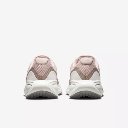 Tênis Nike Revolution 8