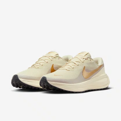Tênis Nike Revolution 8