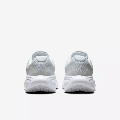 Tênis Nike Revolution 8