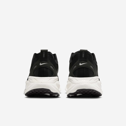 Tênis Nike Vomero 18